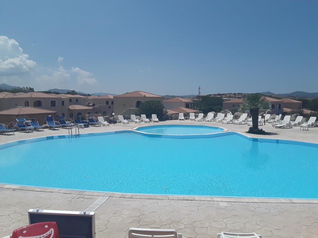 Sardinia Beach Apartments Aglientu Luaran gambar